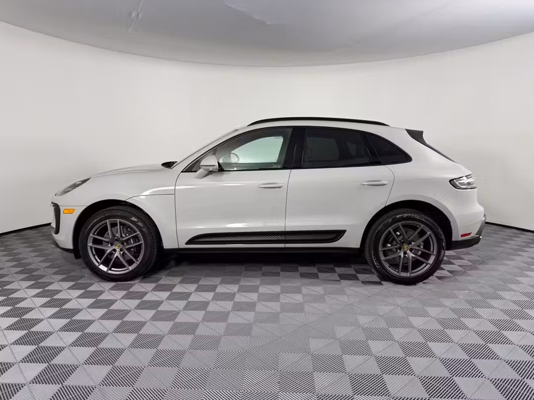 2026 Porsche Macan - Image 2