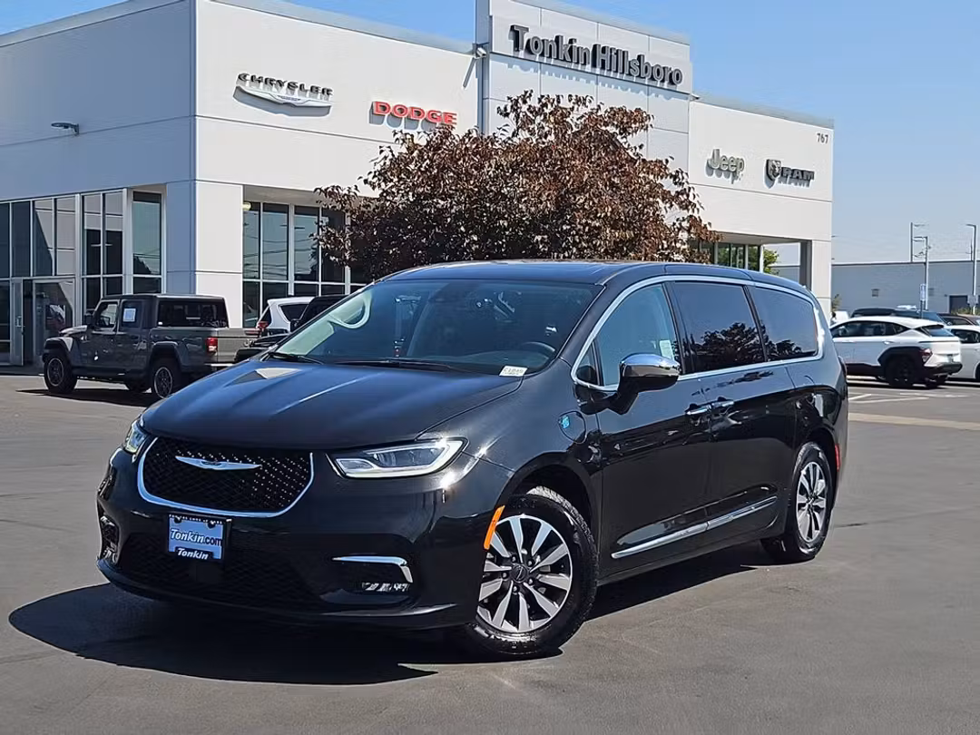 2023 Chrysler Pacifica Hybrid Limited - Image 2