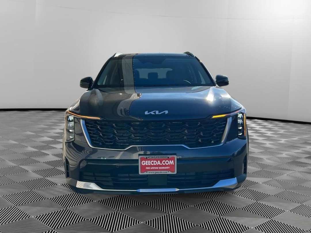 2025 Kia Sorento S - Image 3