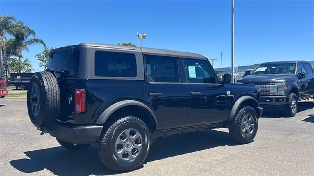 2026 Ford Bronco Big Bend - Image 3
