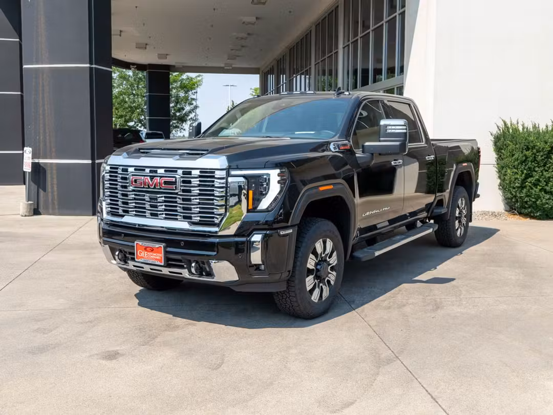 2026 GMC Sierra 2500Hd Denali - Image 3