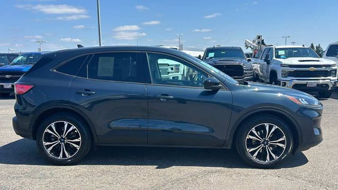 2022 Ford Escape SE - Image 2