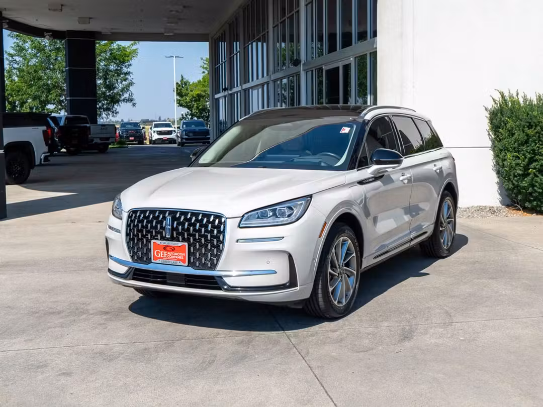 2024 Lincoln Corsair Plug-In Hybrid Grand Touring - Image 3
