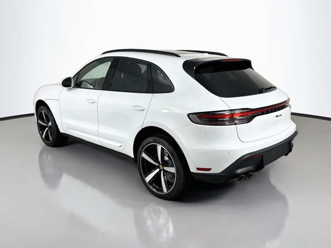2026 Porsche Macan - Image 3