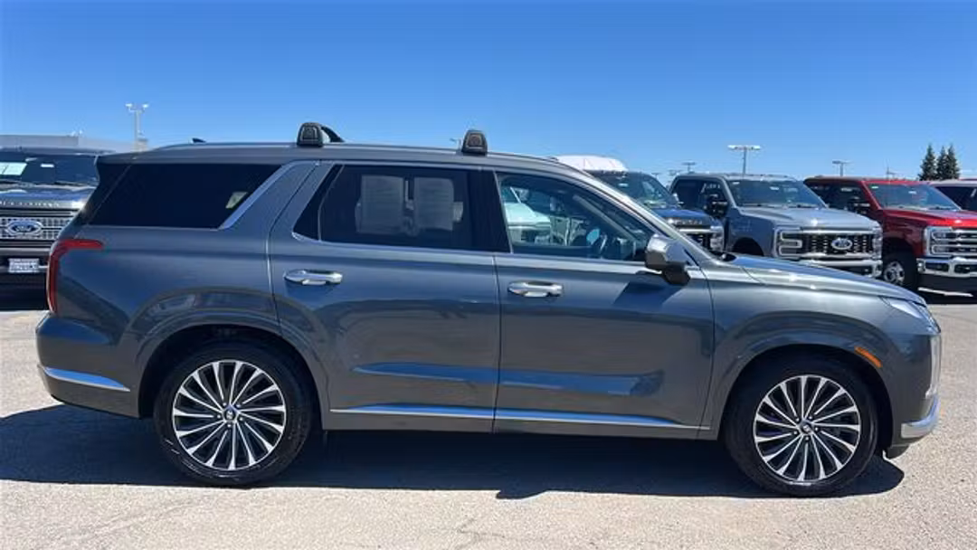 2023 Hyundai Palisade Calligraphy - Image 2