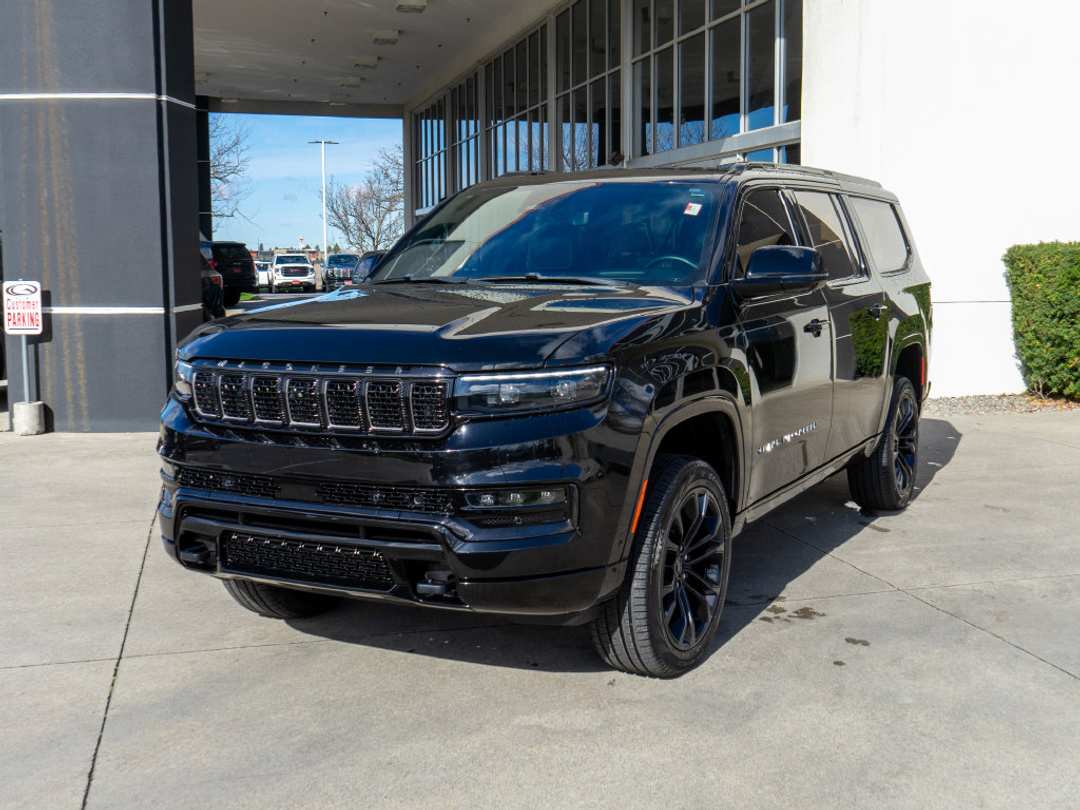 2023 Jeep Grand Wagoneer L Series III - Image 3