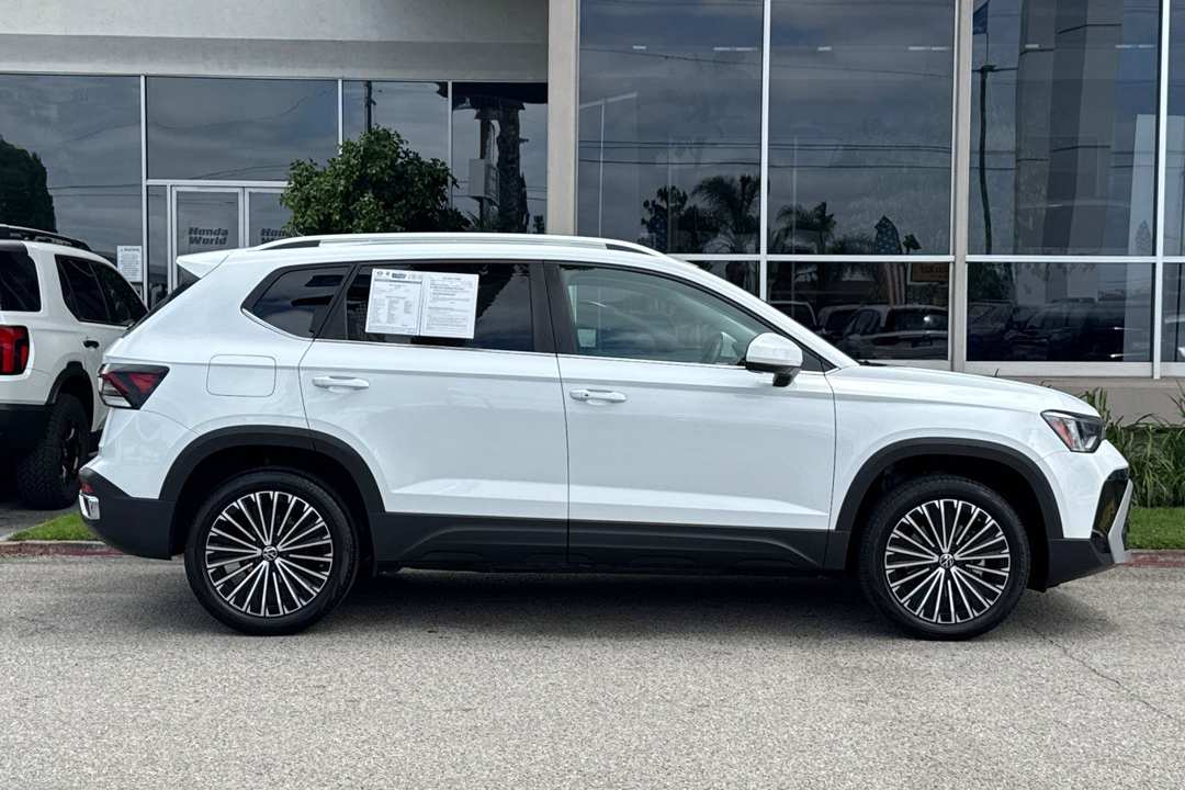 2025 Volkswagen Taos 1.5T SE - Image 3