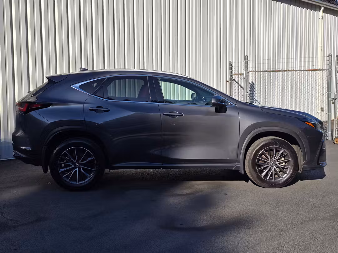 2024 Lexus NX 350 Premium - Image 3