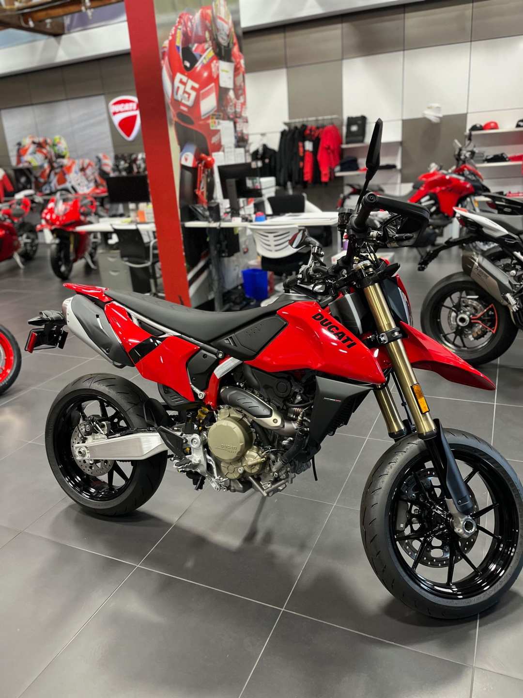 2026 Ducati Hypermotard 698 Mono - Image 3