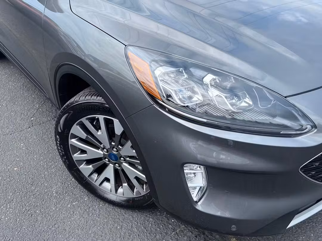 2022 Ford Escape Titanium - Image 2