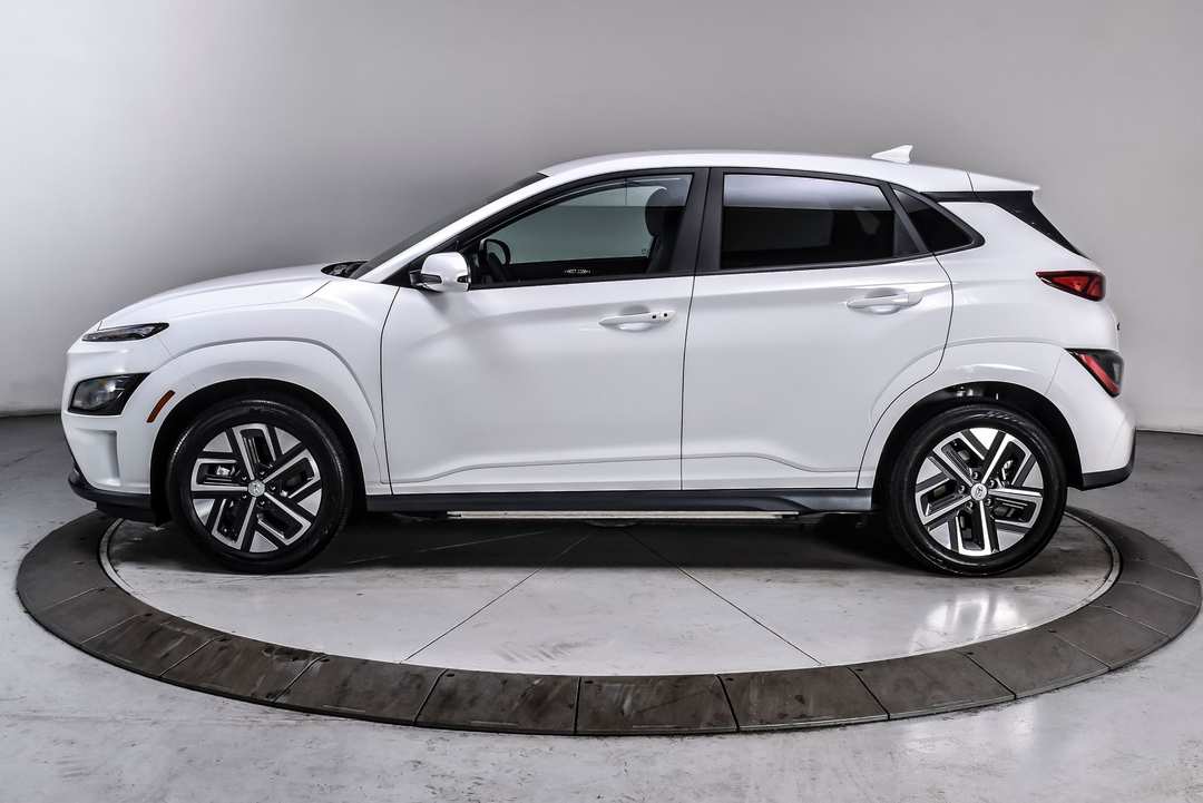 2023 Hyundai Kona SE - Image 3
