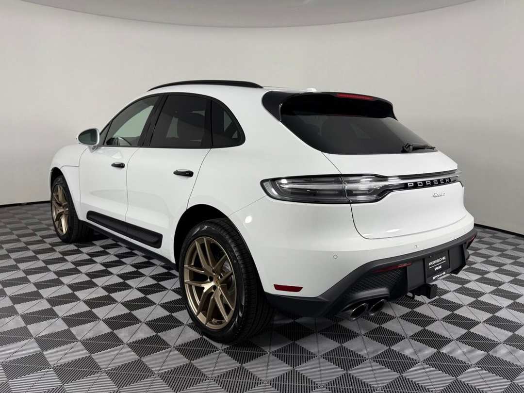 2026 Porsche Macan - Image 3