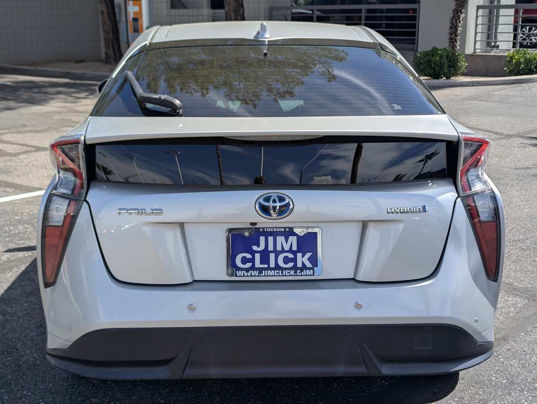 2016 Toyota Prius Touring - Image 3