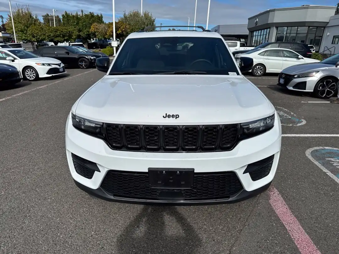2023 Jeep Grand Cherokee Altitude X - Image 2