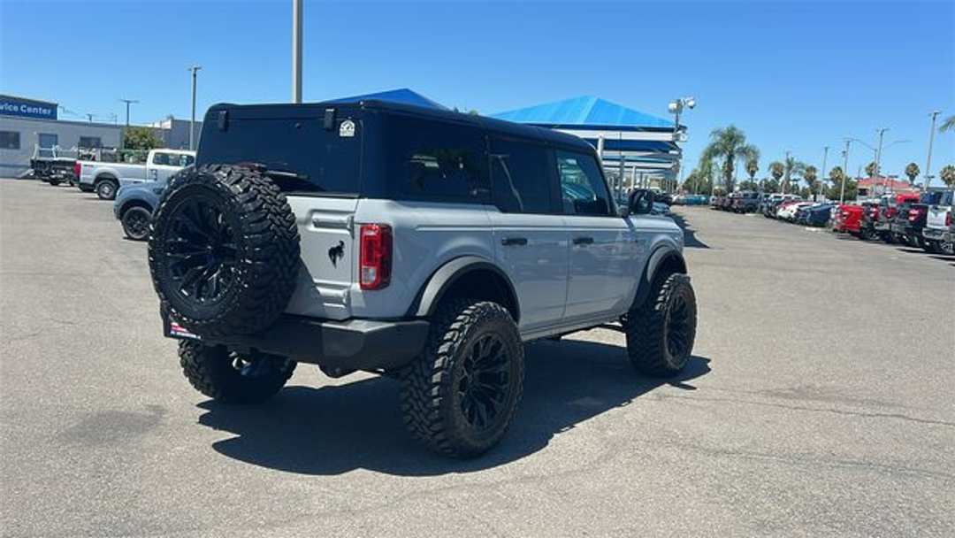 2026 Ford Bronco Big Bend - Image 3