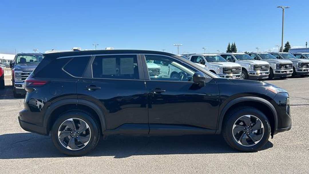2024 Nissan Rogue SV - Image 2