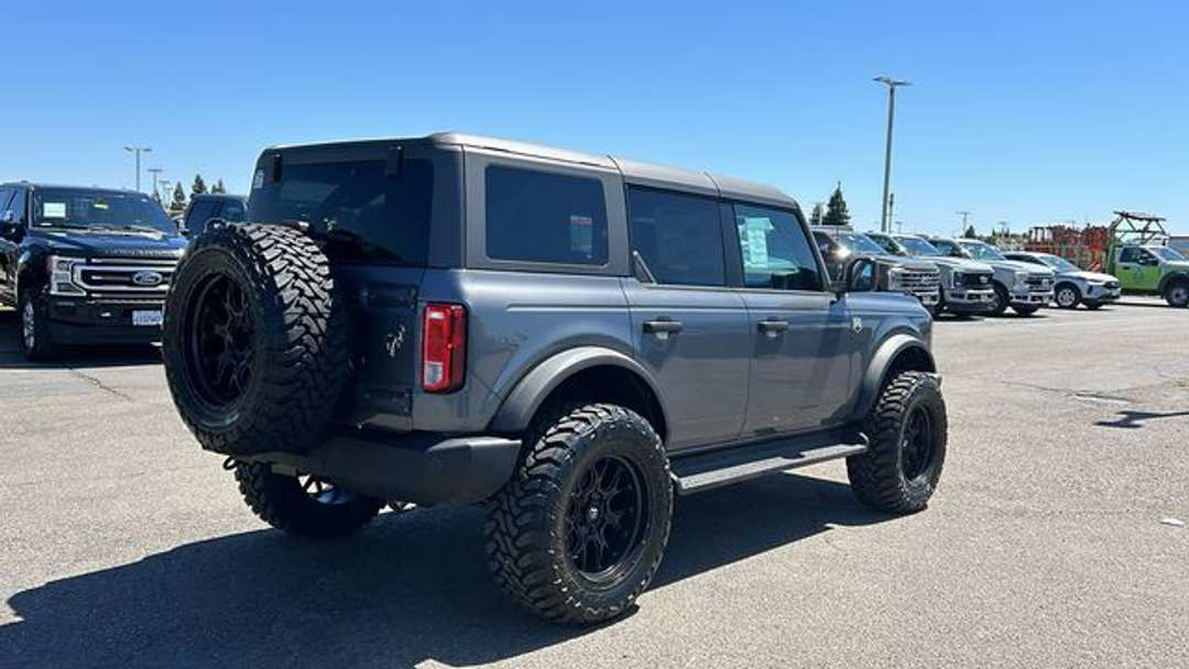 2026 Ford Bronco Big Bend - Image 3
