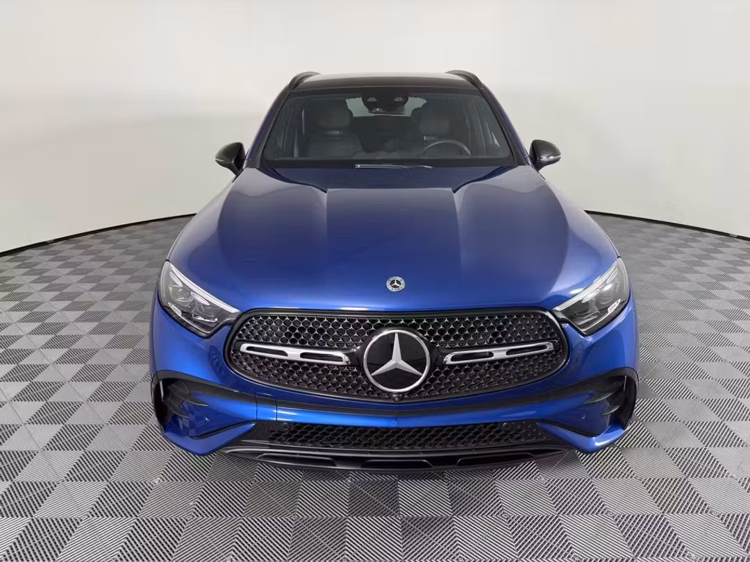2025 Mercedes-Benz GLC 300 - Image 2