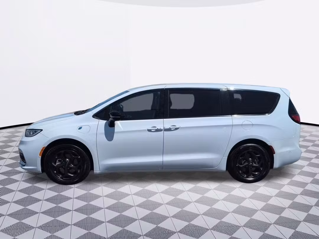 2024 Chrysler Pacifica Hybrid Select S Appearance - Image 2
