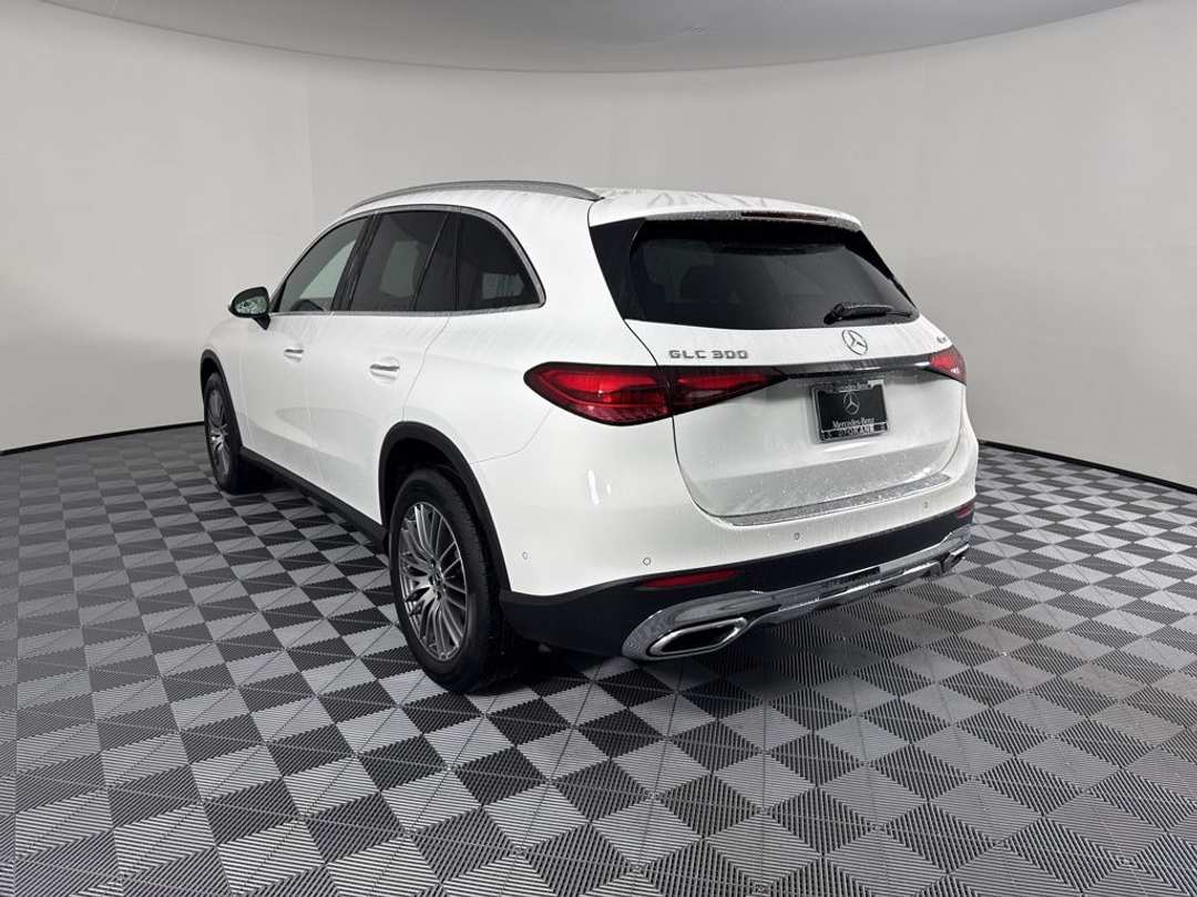 2026 Mercedes-Benz GLC 300 - Image 3