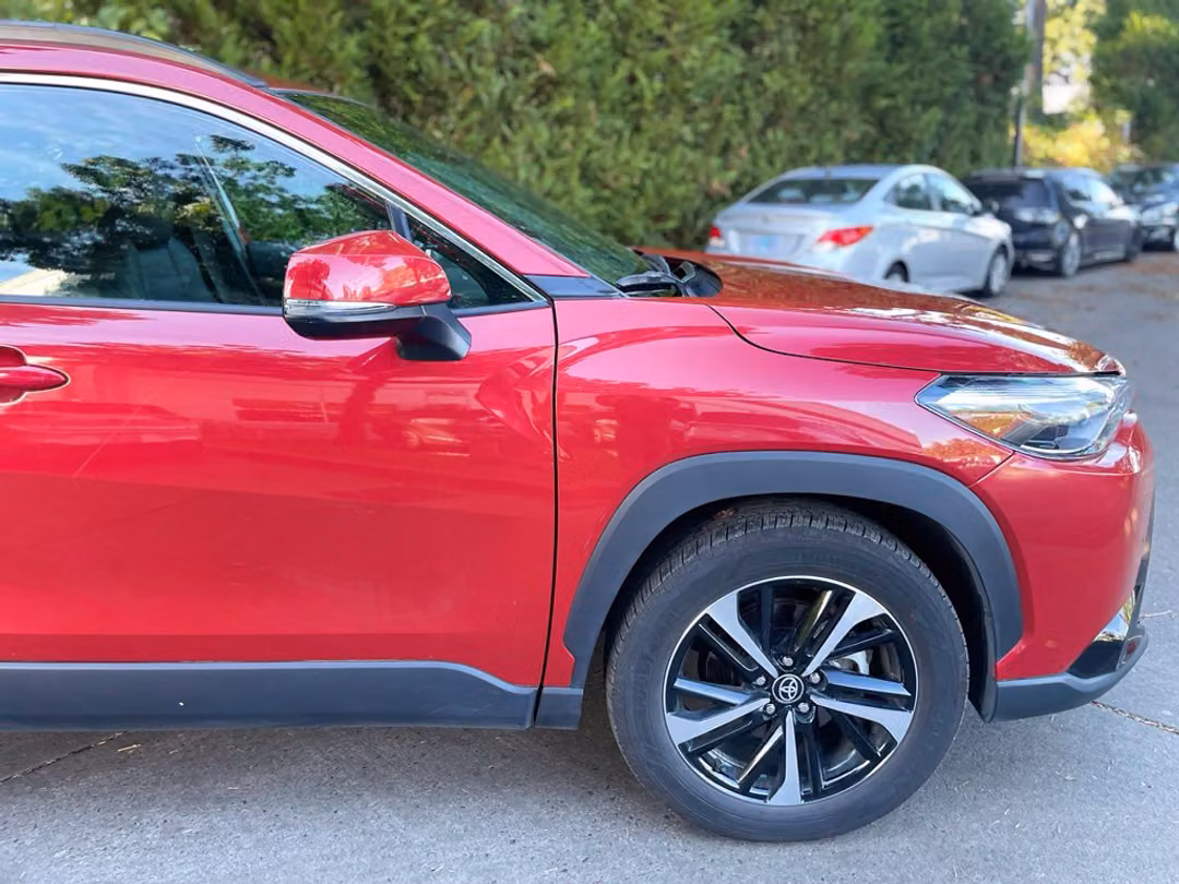 2023 Toyota Corolla Cross Hybrid XSE - Image 2