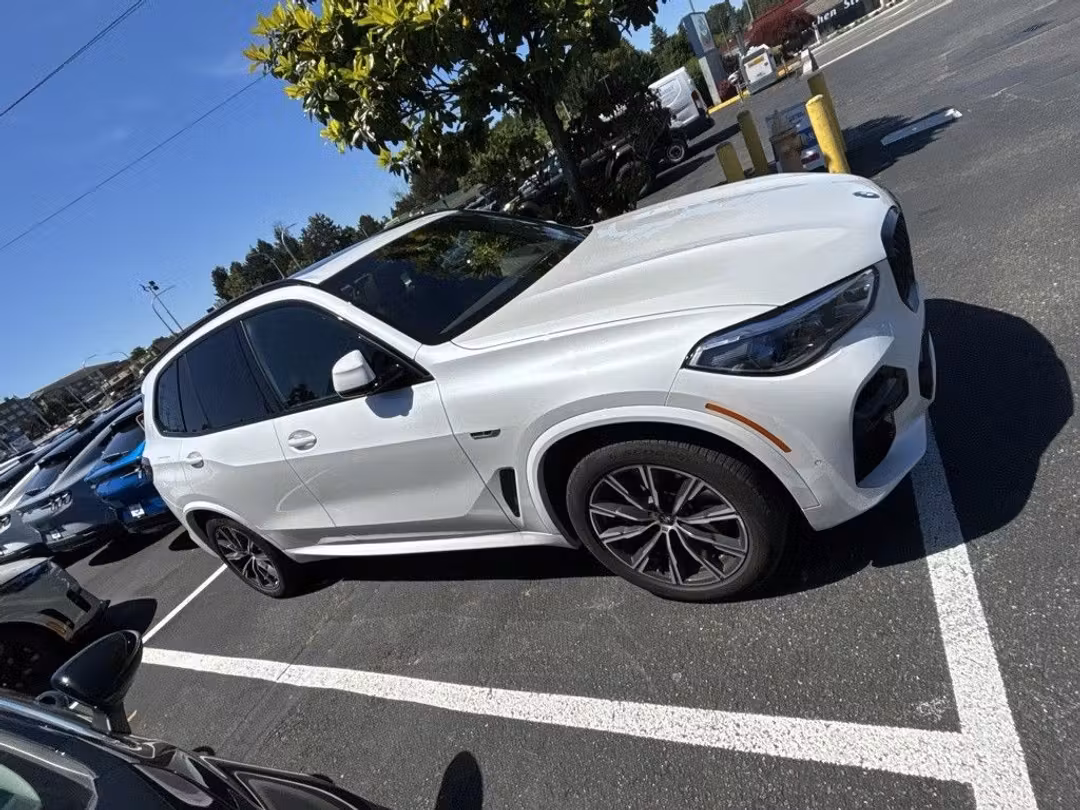 2023 BMW X5 xDrive45e - Image 3