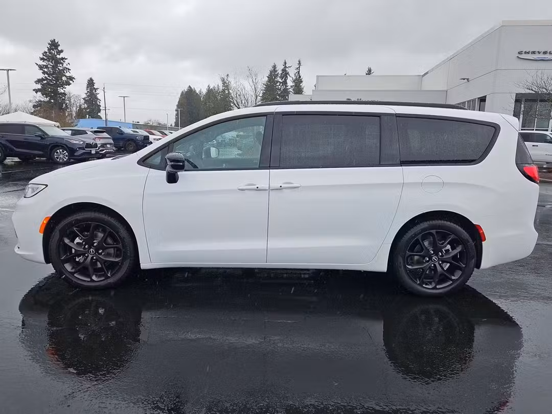 2026 Chrysler Pacifica Select - Image 3
