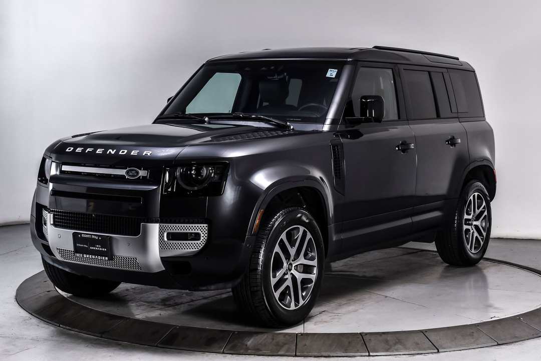 2025 Land Rover Defender 110 S - Image 2