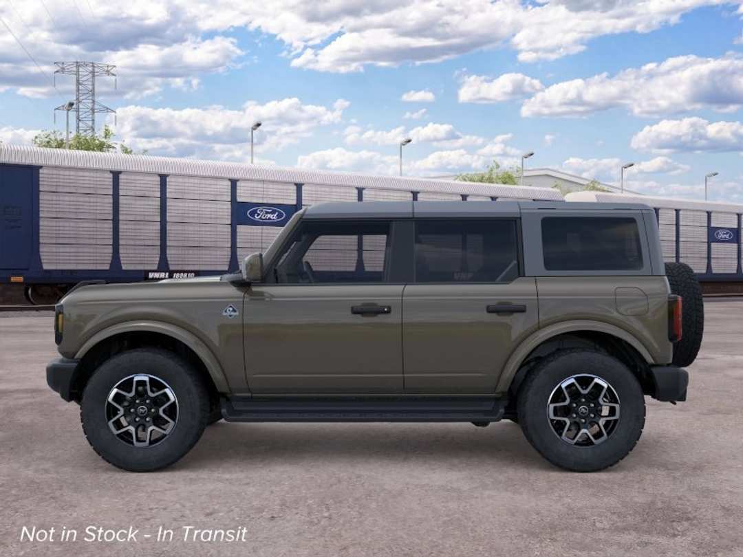 2026 Ford Bronco Outer Banks - Image 3