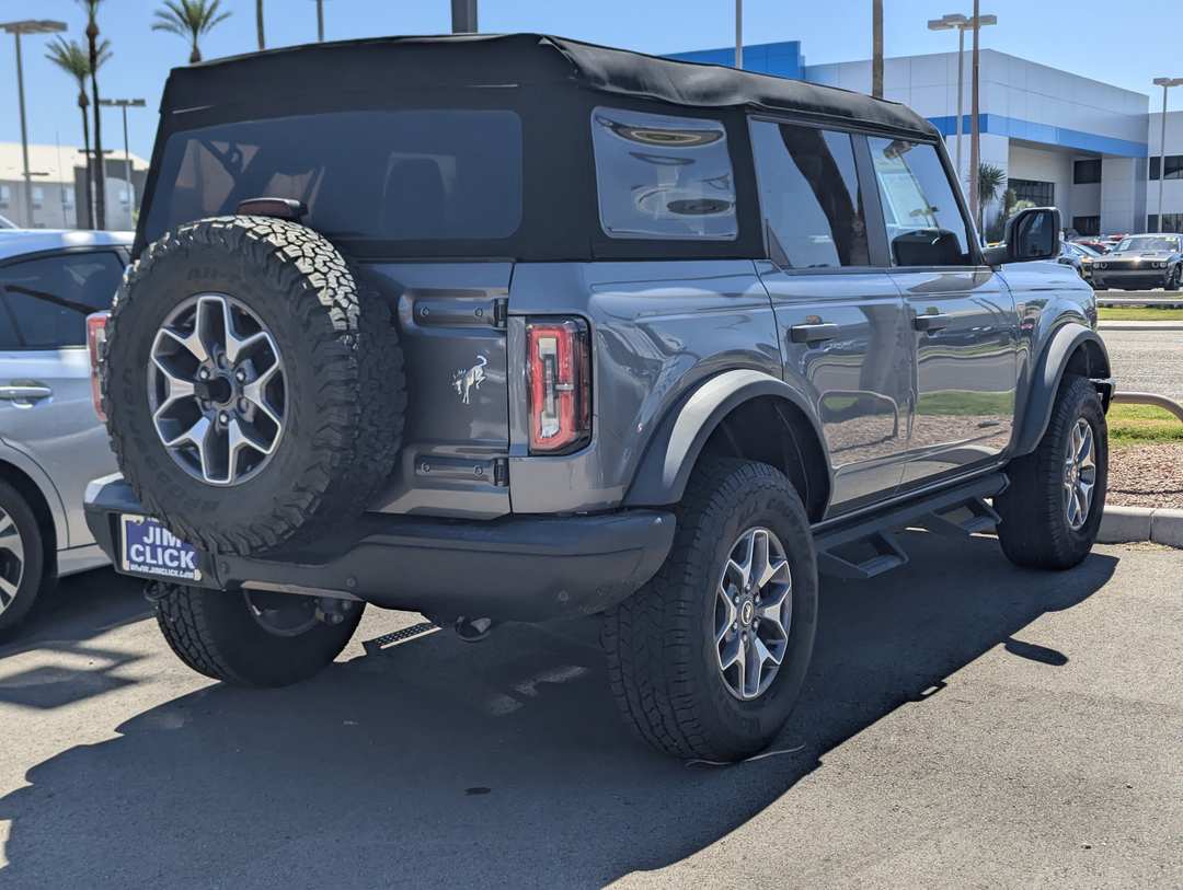 2023 Ford Bronco Badlands - Image 2