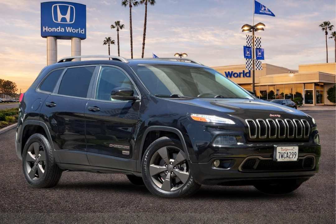 2016 Jeep Cherokee Latitude - Image 2