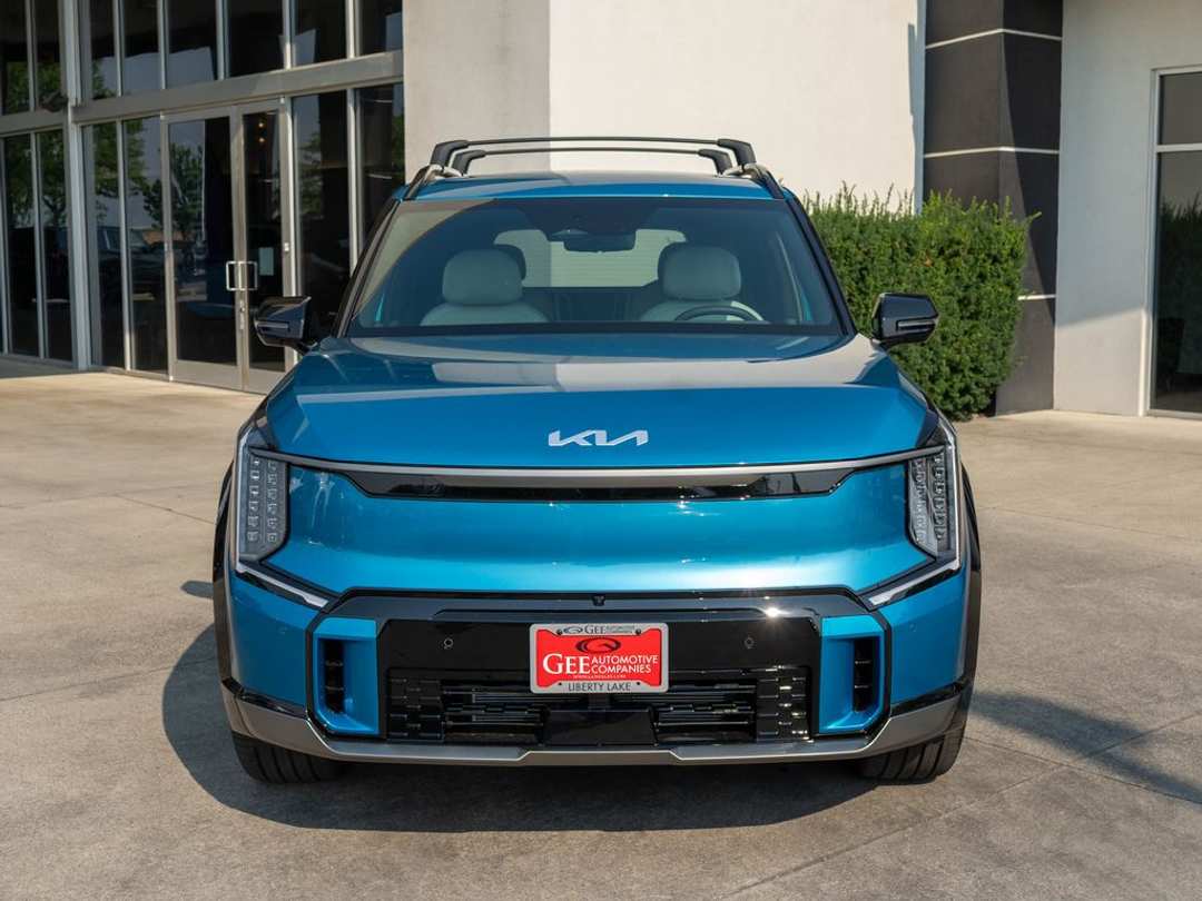 2026 Kia Ev9 GTLine - Image 2