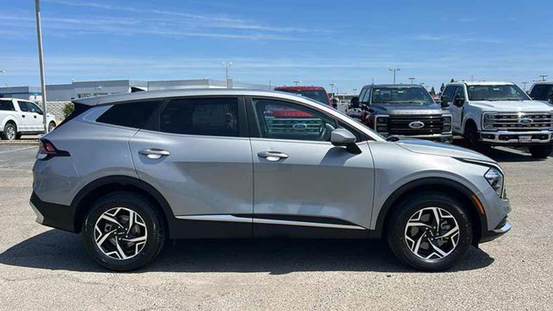 2023 Kia Sportage LX - Image 2