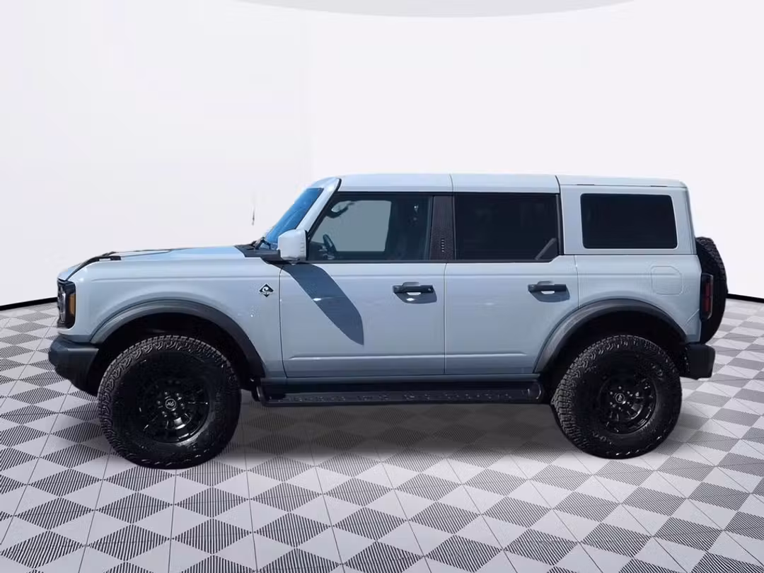 2026 Ford Bronco Outer Banks - Image 2