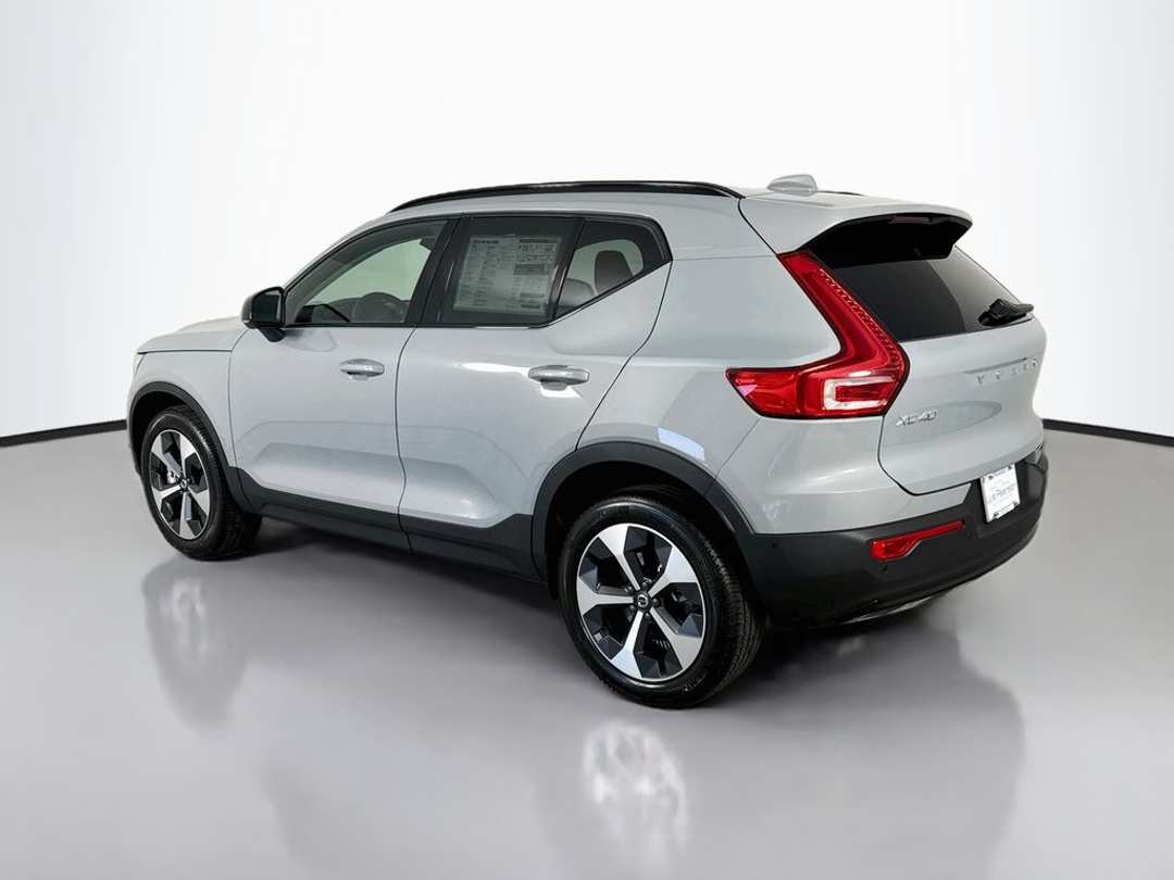 2026 Volvo Xc40 B5 Plus - Image 3
