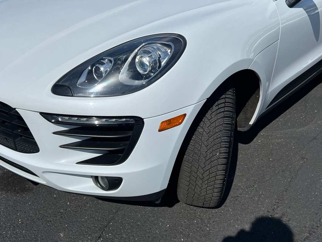 2018 Porsche Macan S - Image 2
