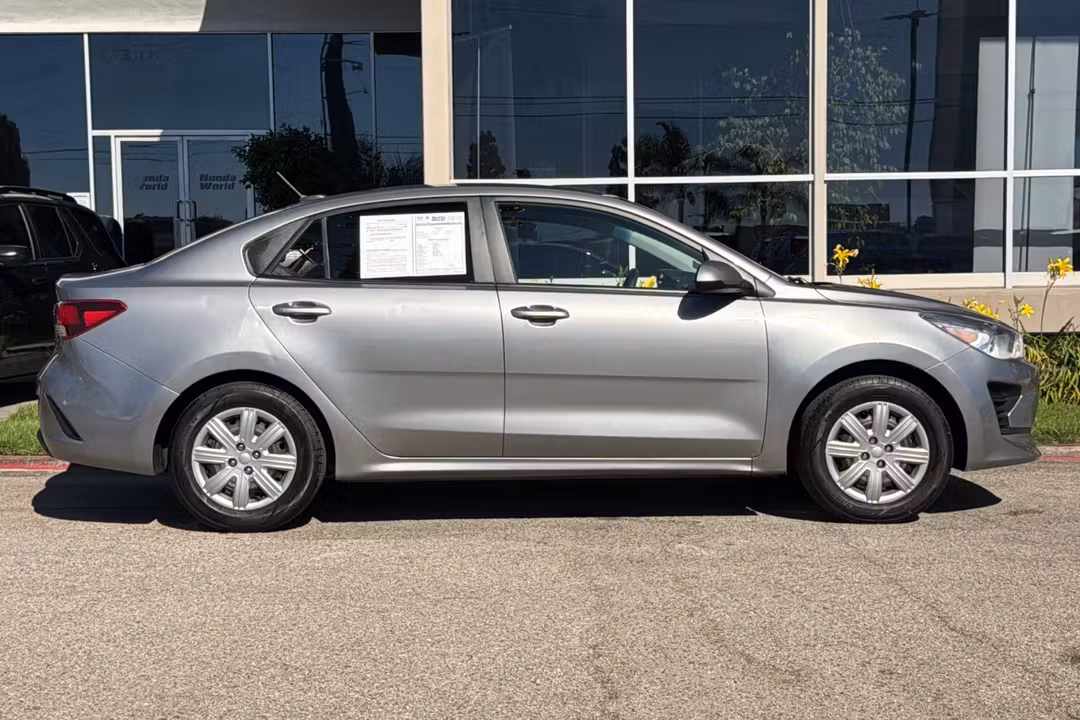 2022 Kia Rio S - Image 3