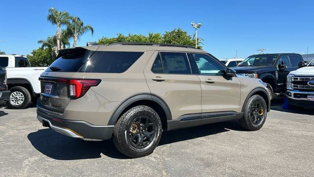 2026 Ford Explorer Tremor - Image 3