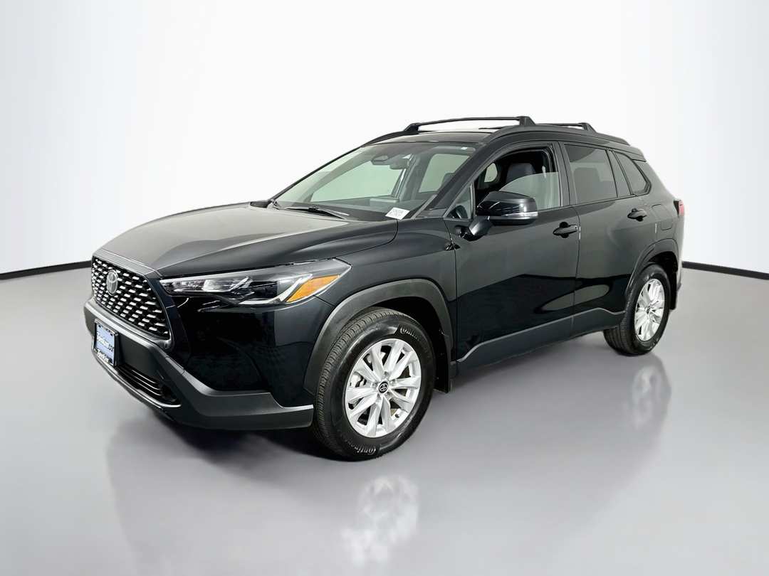 2024 Toyota Corolla Cross LE - Image 3
