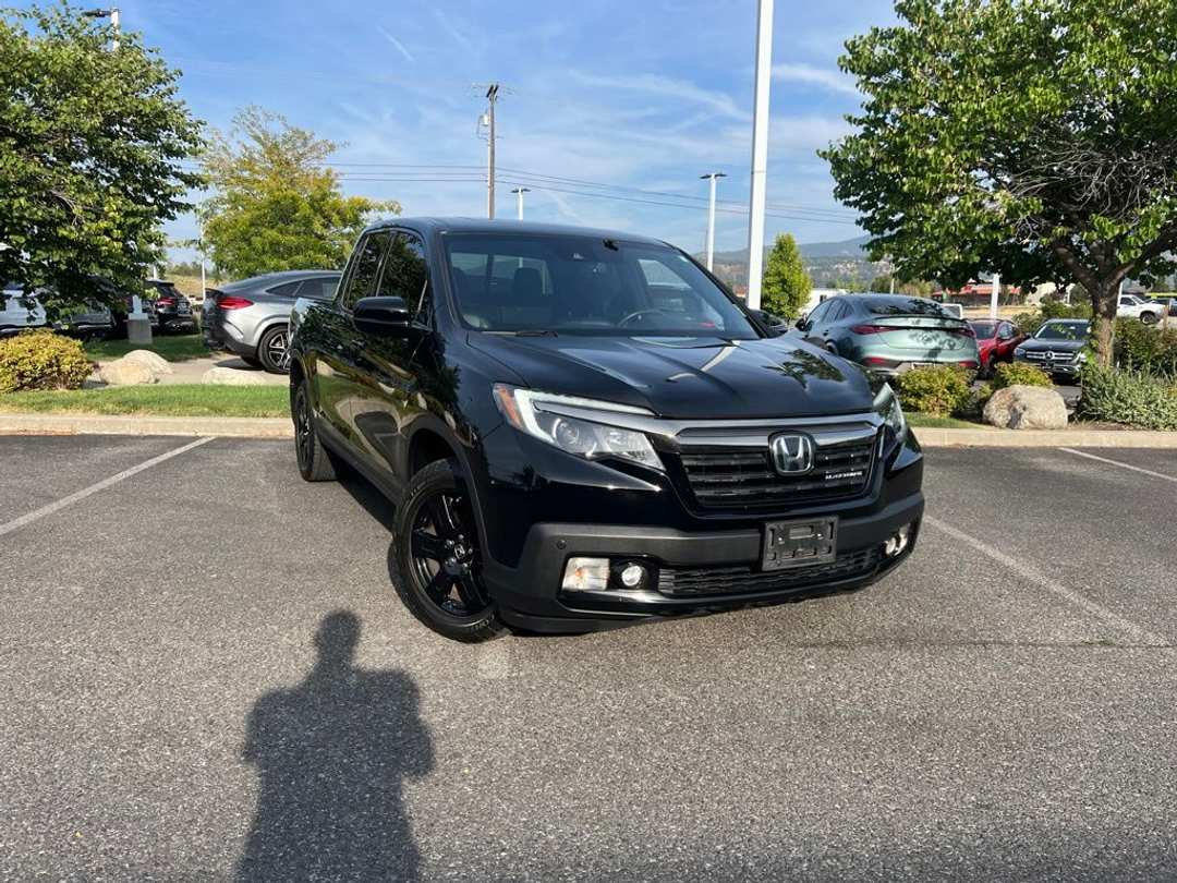 2017 Honda Ridgeline Black Edition - Image 2