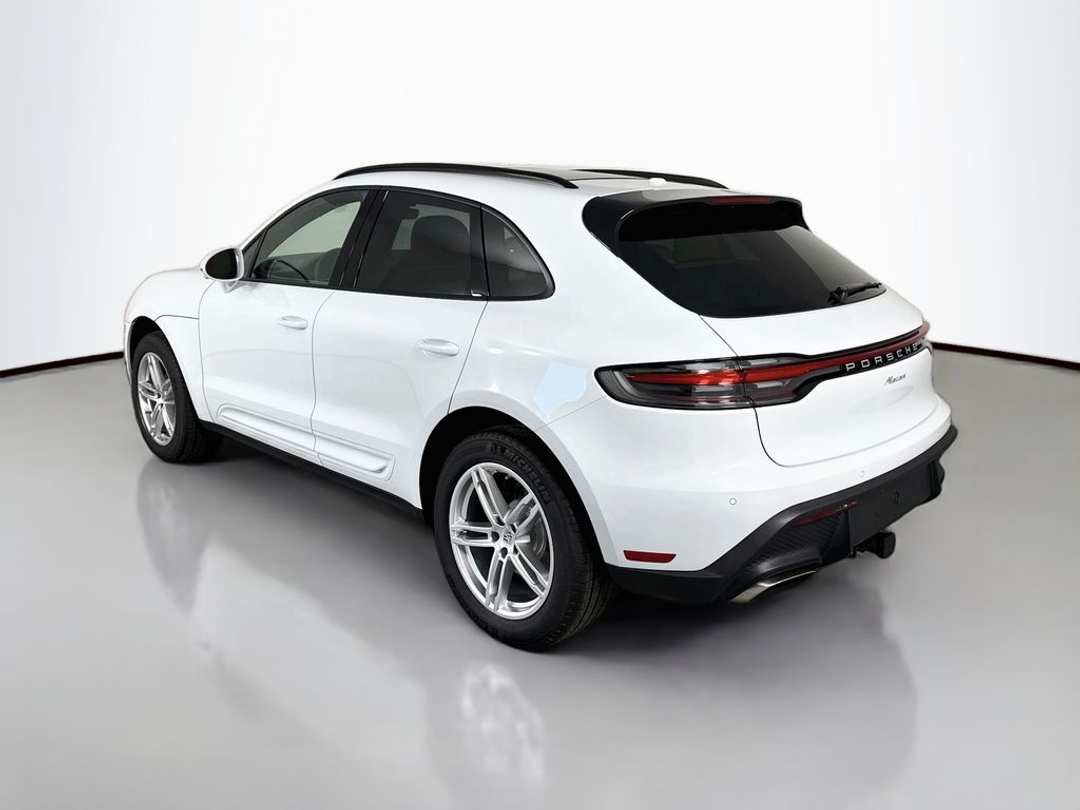 2026 Porsche Macan - Image 3
