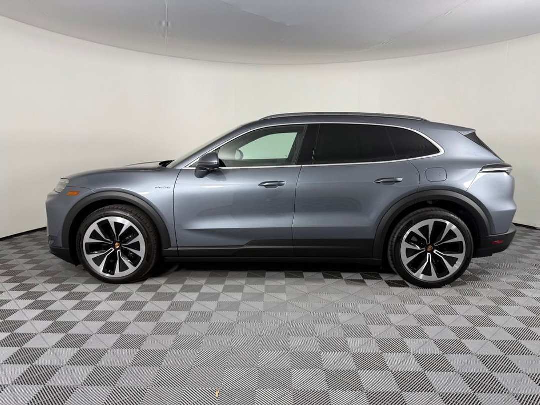 2026 Porsche Cayenne - Image 2