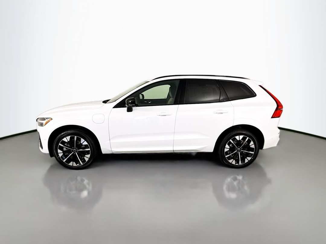 2026 Volvo Xc60 Plug-In Hybrid T8 Plus - Image 2
