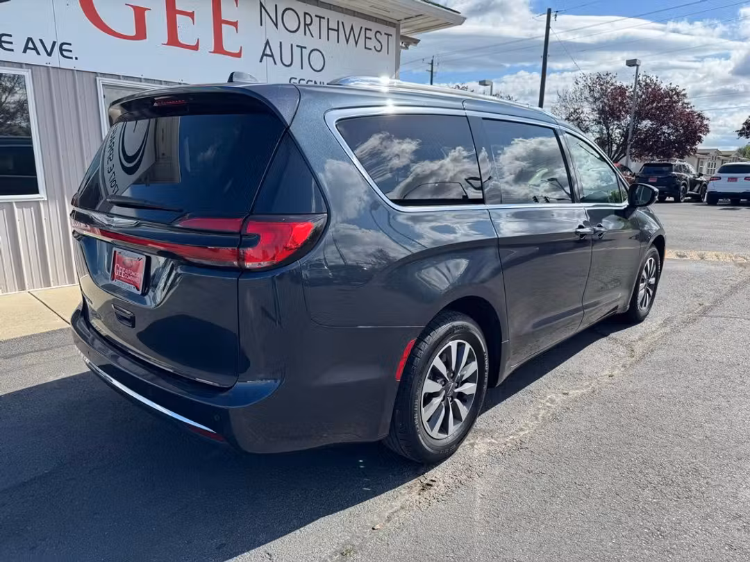 2021 Chrysler Pacifica Touring L - Image 3