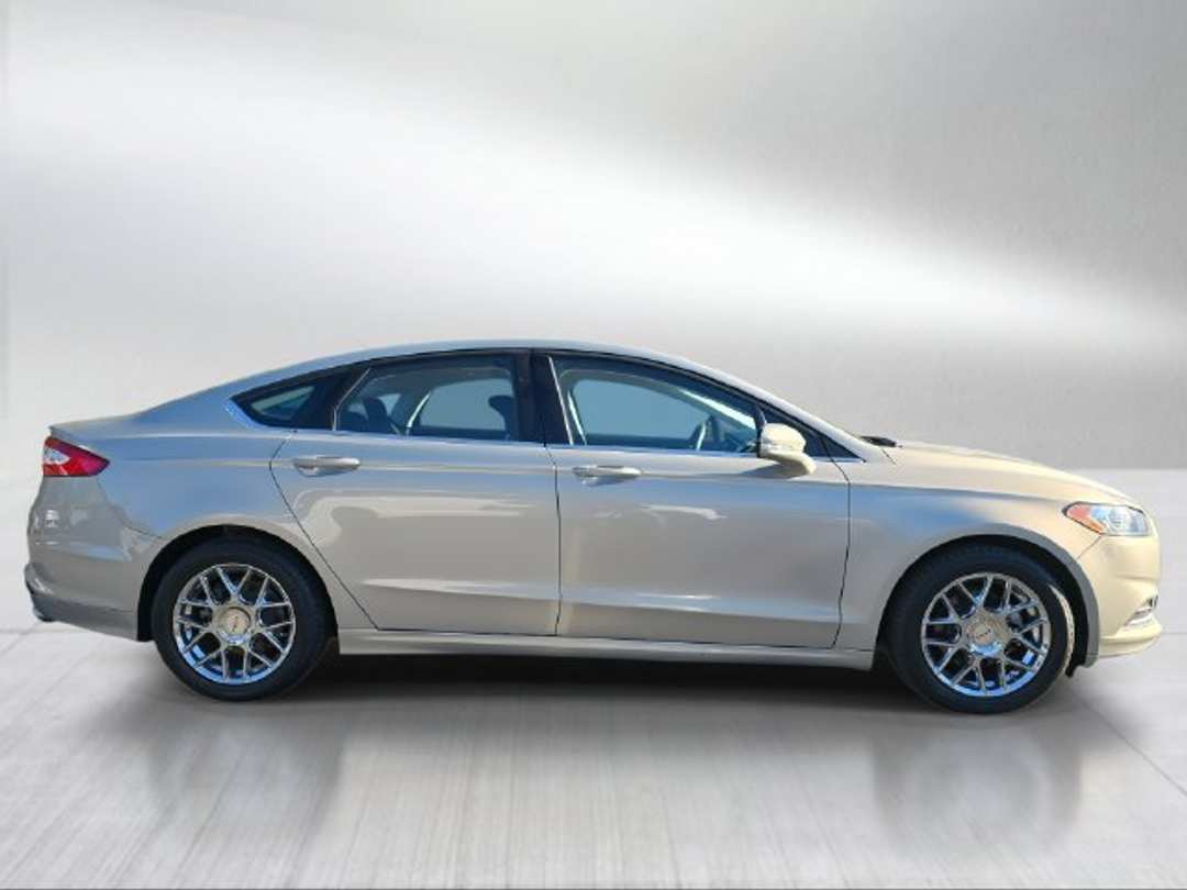 2015 Ford Fusion SE - Image 2