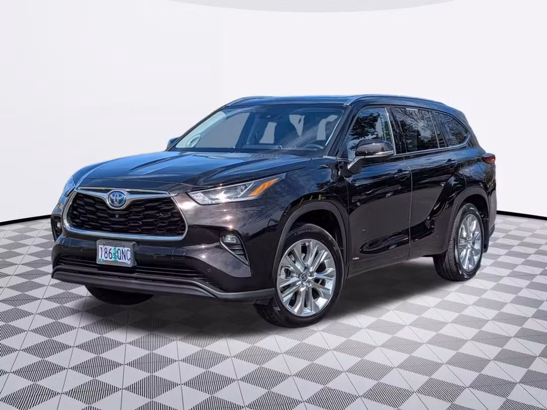2022 Toyota Highlander Hybrid Limited - Image 2