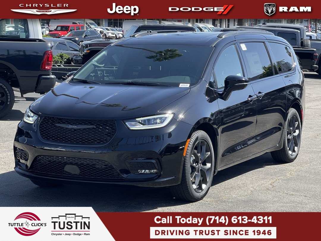 2026 Chrysler Pacifica Limited - Image 3