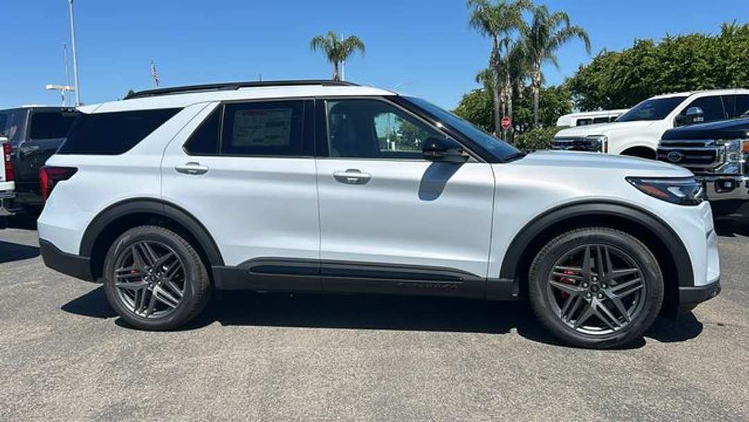 2026 Ford Explorer ST - Image 2