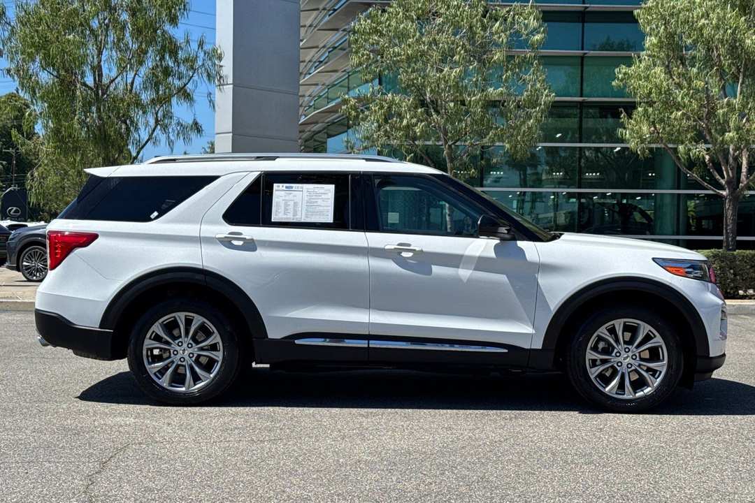 2023 Ford Explorer Limited - Image 3