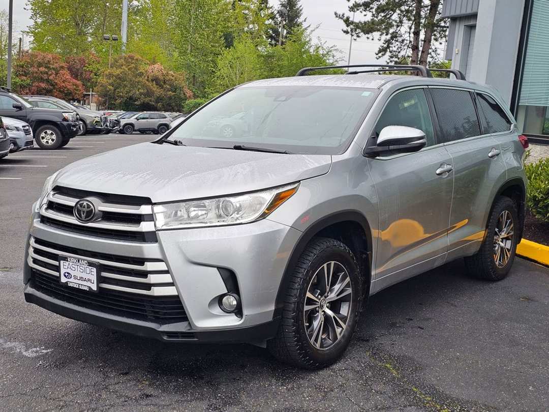 2017 Toyota Highlander LE Plus - Image 3